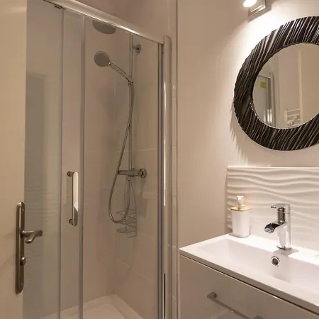 Au Dessus Des Toits קאוטרט