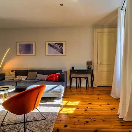 Au Dessus Des Toits *